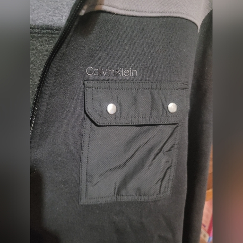Calvin Klein 2 tone half zip pullover. Men's medium - Picture 4 of 4